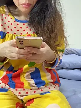 Snapshot of aa520uv chatting on 11-08-25, 12:00 aa520uv online show from 11-08-25, 12:00