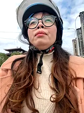 Snapshot of aa520uv chatting on 11-13-25, 04:22 aa520uv online show from 11-13-25, 04:22