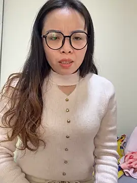 Snapshot of aa520uv chatting on 11-21-25, 06:12 aa520uv online show from 11-21-25, 06:12