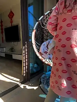 Snapshot of aa520uv chatting on 11-30-25, 03:43 aa520uv online show from 11-30-25, 03:43