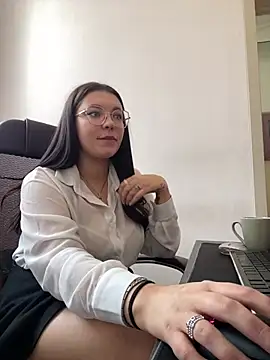 Karen Holmss online show from 03-15-25, 01:40