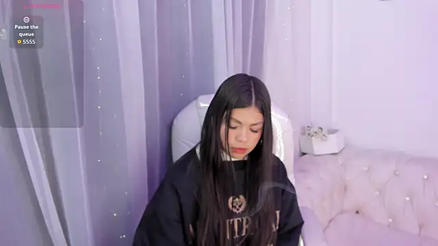 Pretty Johnson  online show from 11-16-25, 12:11