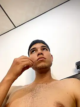 Snapshot of Saul_yei chatting on 10-15-25, 02:33 Saul yei online show from 10-15-25, 02:33