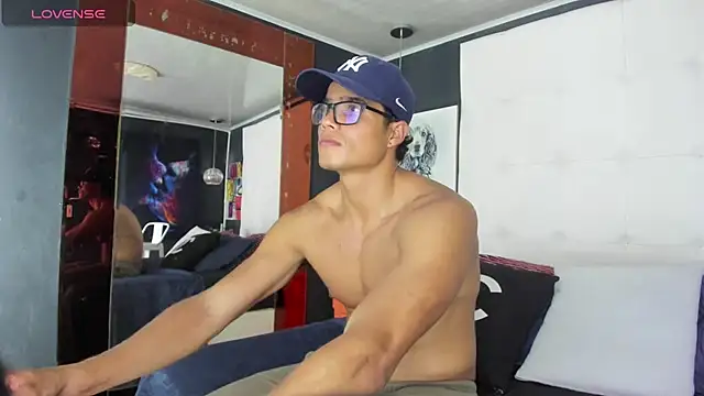 Snapshot of Christian_Musclet4 chatting on 03-21-25, 11:12 Christian Musclet4 online show from 03-21-25, 11:12