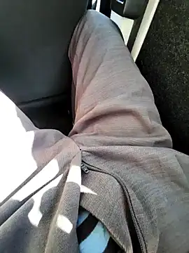 Snapshot of ikeike-kun chatting on 10-17-25, 02:59 ikeike-kun online show from 10-17-25, 02:59