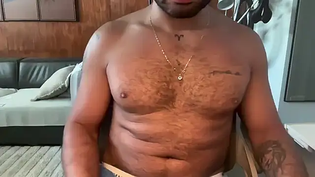 Snapshot of TopRaw3 chatting on 09-18-25, 01:35 TopRaw3 online show from 09-18-25, 01:35