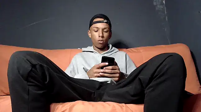 Snapshot of DavidLondo chatting on 03-18-25, 06:57 DavidLondo online show from 03-18-25, 06:57