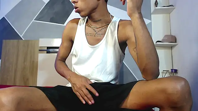 Snapshot of DavidLondo chatting on 09-23-25, 04:15 DavidLondo online show from 09-23-25, 04:15