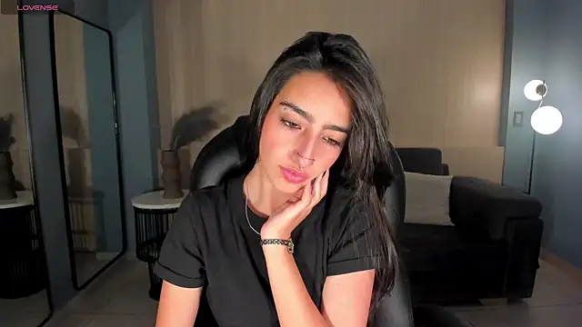 Snapshot of LarisaSmirnov chatting on 09-19-25, 04:25 LarisaSmirnov online show from 09-19-25, 04:25