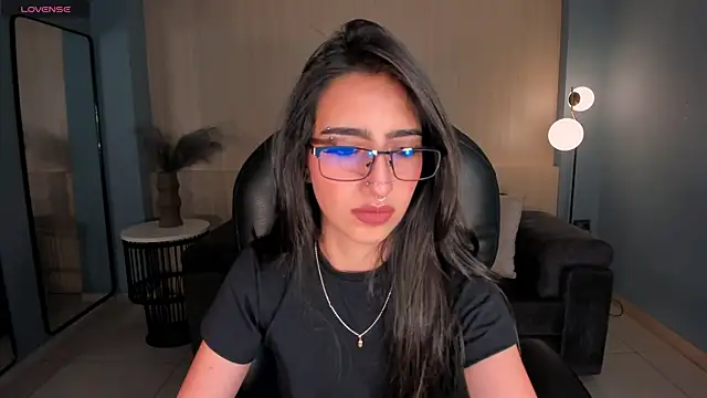Snapshot of LarisaSmirnov chatting on 10-18-25, 05:10 LarisaSmirnov online show from 10-18-25, 05:10