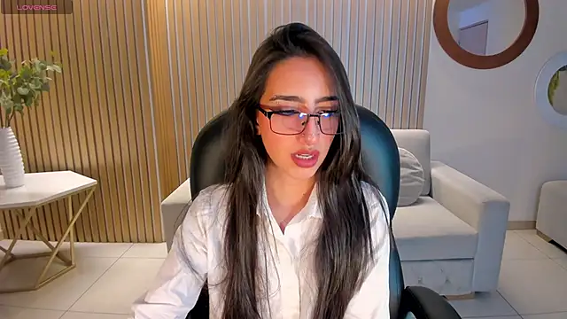 Snapshot of LarisaSmirnov chatting on 10-21-25, 04:02 LarisaSmirnov online show from 10-21-25, 04:02