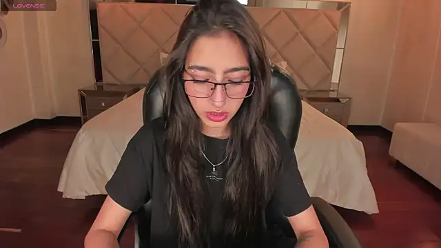 LarisaSmirnov online show from 12-20-25, 04:41