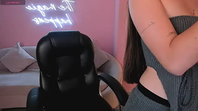 Snapshot of MaiaCollins chatting on 11-02-25, 11:45 MaiaCollins online show from 11-02-25, 11:45