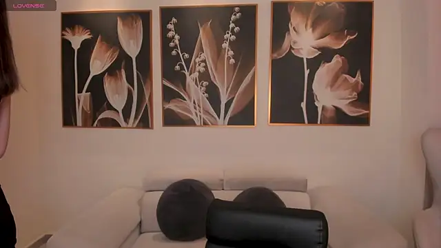 Snapshot of MaiaCollins chatting on 11-03-25, 11:44 MaiaCollins online show from 11-03-25, 11:44