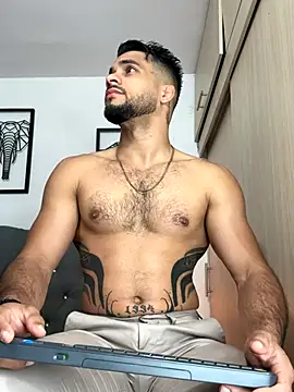 Maximiliano ford online show from 10-31-25, 09:10