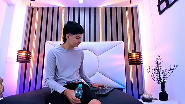 Jhojan twink online show from 10-24-25, 12:23