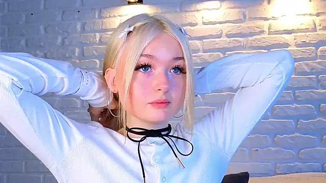 Snapshot of minigirl chatting on 03-18-25, 07:08 minigirl online show from 03-18-25, 07:08