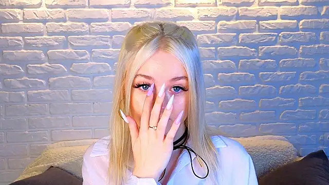 Snapshot of minigirl chatting on 03-21-25, 04:06 minigirl online show from 03-21-25, 04:06