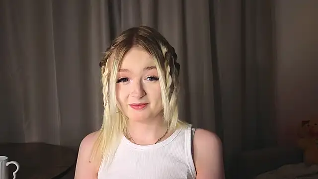 Snapshot of minigirl chatting on 02-05-26, 02:11 minigirl online show from 02-05-26, 02:11