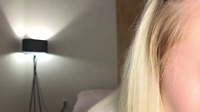 Snapshot of minigirl chatting on 02-28-26, 04:08 minigirl online show from 02-28-26, 04:08