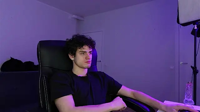 Snapshot of Brad_Holloway chatting on 01-11-26, 07:13 Brad Holloway online show from 01-11-26, 07:13