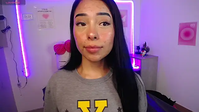 Emilybutterfly1 online show from 09-09-25, 01:05