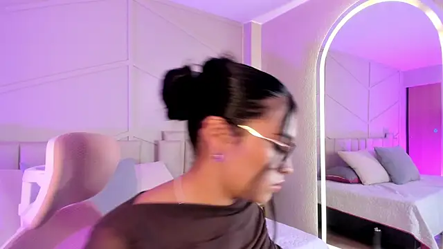 Snapshot of Eimmy_bm chatting on 09-30-25, 05:07 Eimmy bm online show from 09-30-25, 05:07