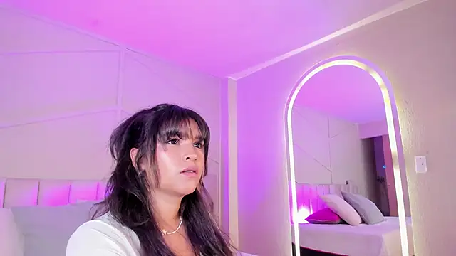 Snapshot of Eimmy_bm chatting on 10-11-25, 07:12 Eimmy bm online show from 10-11-25, 07:12