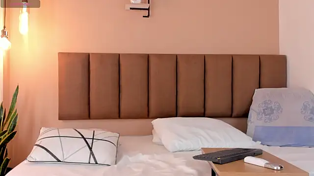 honeygray02 online show from 12-19-25, 03:02