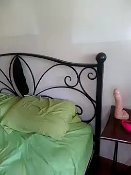 Snapshot of emiliemilf chatting on 09-22-25, 07:27 emiliemilf online show from 09-22-25, 07:27