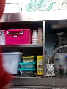 Snapshot of emiliemilf chatting on 10-17-25, 05:37 emiliemilf online show from 10-17-25, 05:37