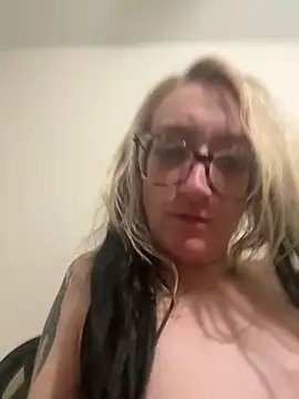 Snapshot of Kittaekatt chatting on 02-21-26, 12:39 Kittaekatt online show from 02-21-26, 12:39