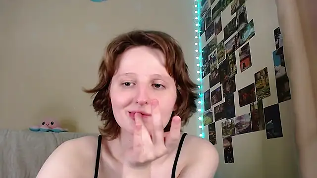 Snapshot of c0ralynx chatting on 03-19-25, 04:25 c0ralynx online show from 03-19-25, 04:25