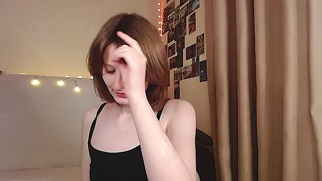 Snapshot of c0ralynx chatting on 10-10-25, 08:13 c0ralynx online show from 10-10-25, 08:13