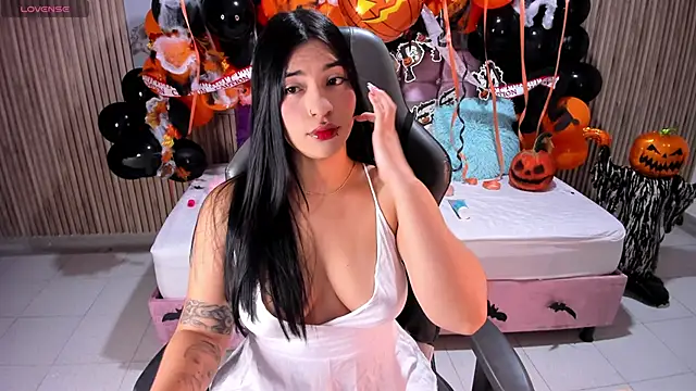 Snapshot of Nicolee19 chatting on 11-08-25, 10:59 Nicolee19 online show from 11-08-25, 10:59