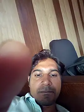 Snapshot of johnny8731 chatting on 10-22-25, 04:57 johnny8731 online show from 10-22-25, 04:57