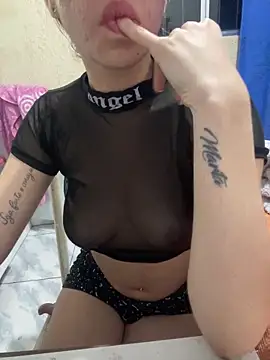 Snapshot of Jessica-R chatting on 06-20-26, 03:31 Jessica-R online show from 06-20-26, 03:31