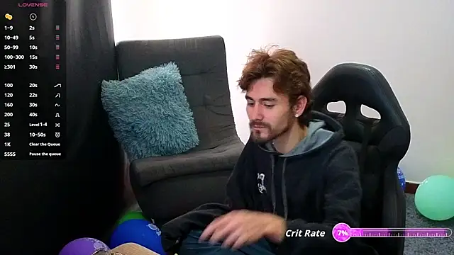 Snapshot of Aaron_malikk chatting on 09-25-25, 11:25 Aaron malikk online show from 09-25-25, 11:25