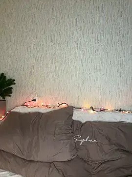 Ariana Sanderss online show from 12-21-25, 05:31