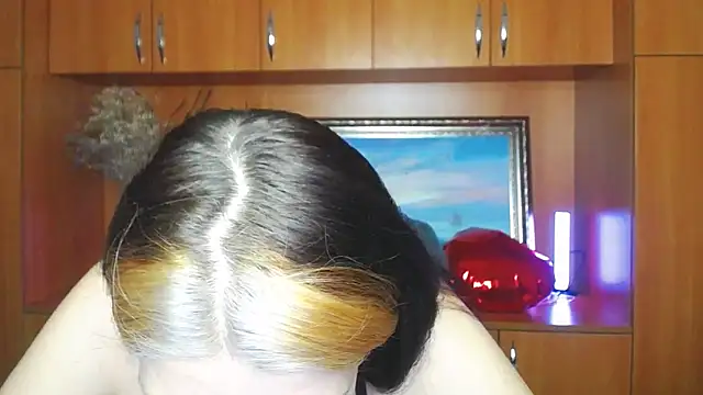 Snapshot of VanessaRey_ chatting on 02-17-26, 04:24 VanessaRey online show from 02-17-26, 04:24