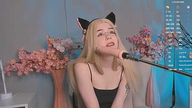 Snapshot of Janne_Stone chatting on 03-18-25, 08:15 Janne Stone online show from 03-18-25, 08:15