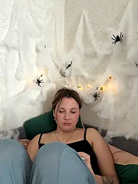 mollygirll online show from 10-22-25, 09:09