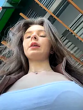 MilaBee online show from 09-18-25, 08:27