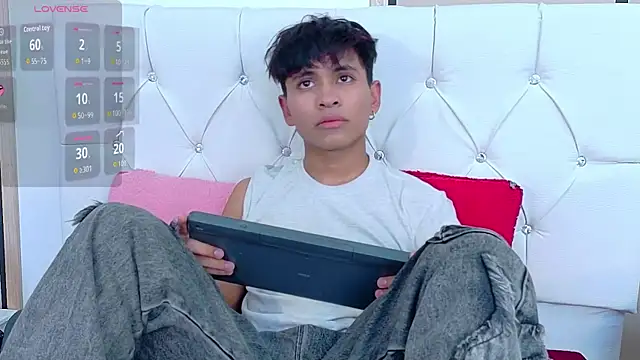 Snapshot of Ethan_Westt chatting on 11-22-25, 09:03 Ethan Westt online show from 11-22-25, 09:03