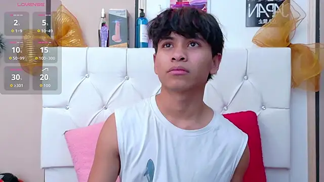 Snapshot of Ethan_Westt chatting on 12-17-25, 08:26 Ethan Westt online show from 12-17-25, 08:26