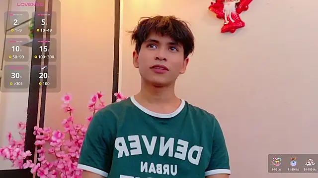 Snapshot of Ethan_Westt chatting on 12-19-25, 08:16 Ethan Westt online show from 12-19-25, 08:16