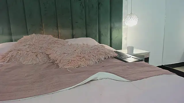 Snapshot of SaraJonness chatting on 03-20-25, 05:02 SaraJonness online show from 03-20-25, 05:02