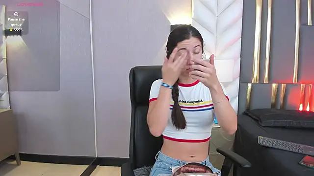 Snapshot of SaraJonness chatting on 10-07-25, 12:13 SaraJonness online show from 10-07-25, 12:13