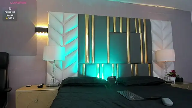 Snapshot of SaraJonness chatting on 11-26-25, 12:39 SaraJonness online show from 11-26-25, 12:39