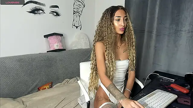 EvelynHais online show from 11-14-25, 06:06